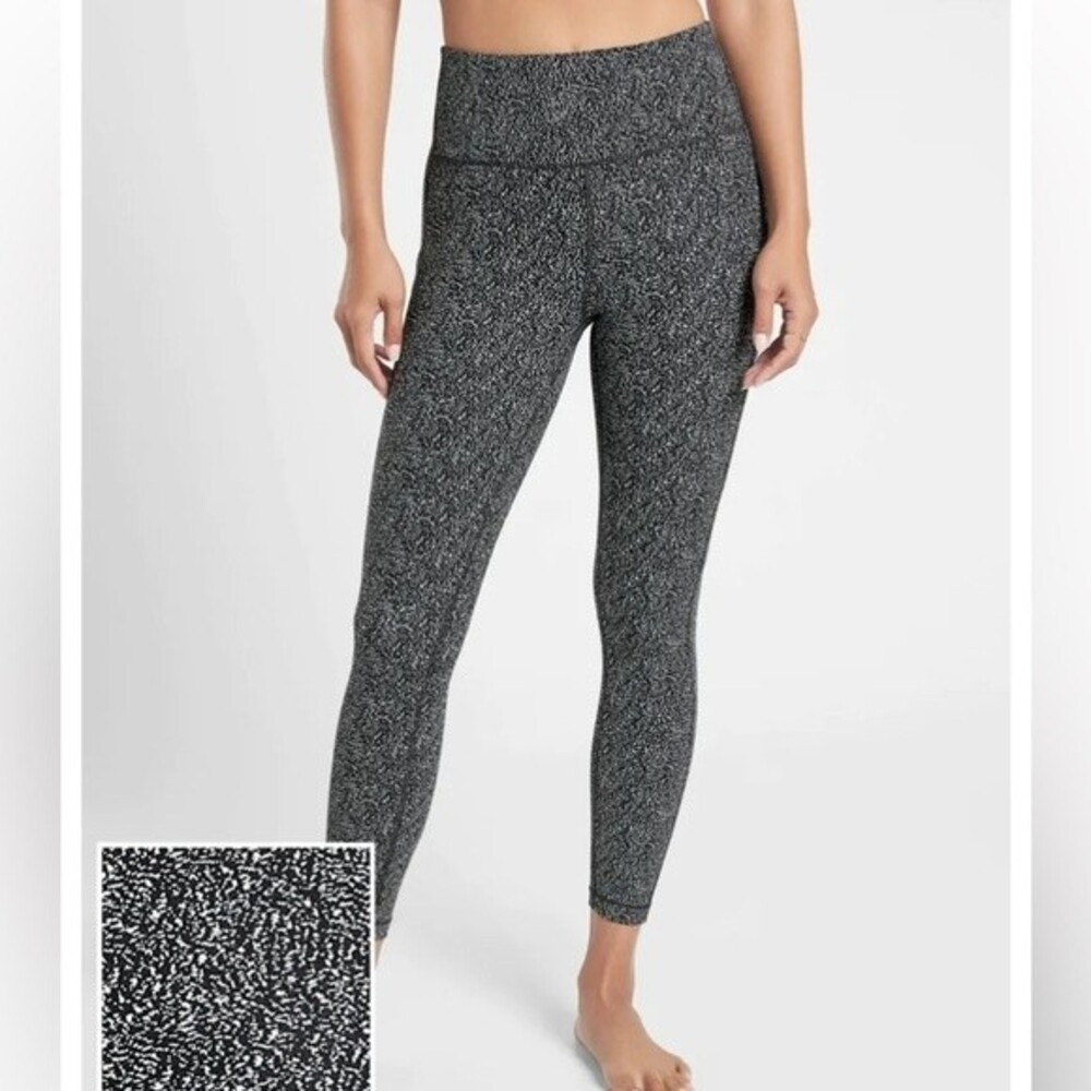Athleta Black & White Ultimate Stash Textured 7/8 Athletic Sport Tights M